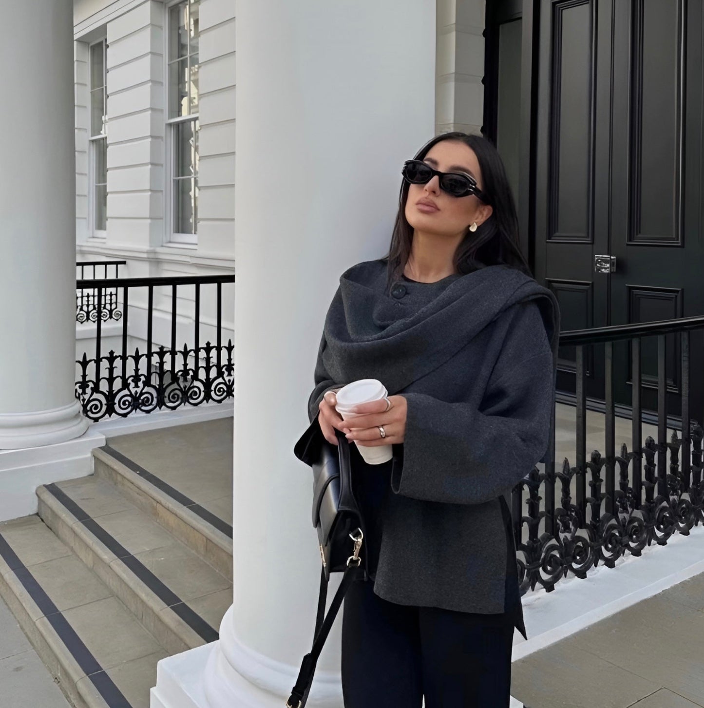 Amira | Eleganter Damenpullover mit Schal-Detail für Winter 2