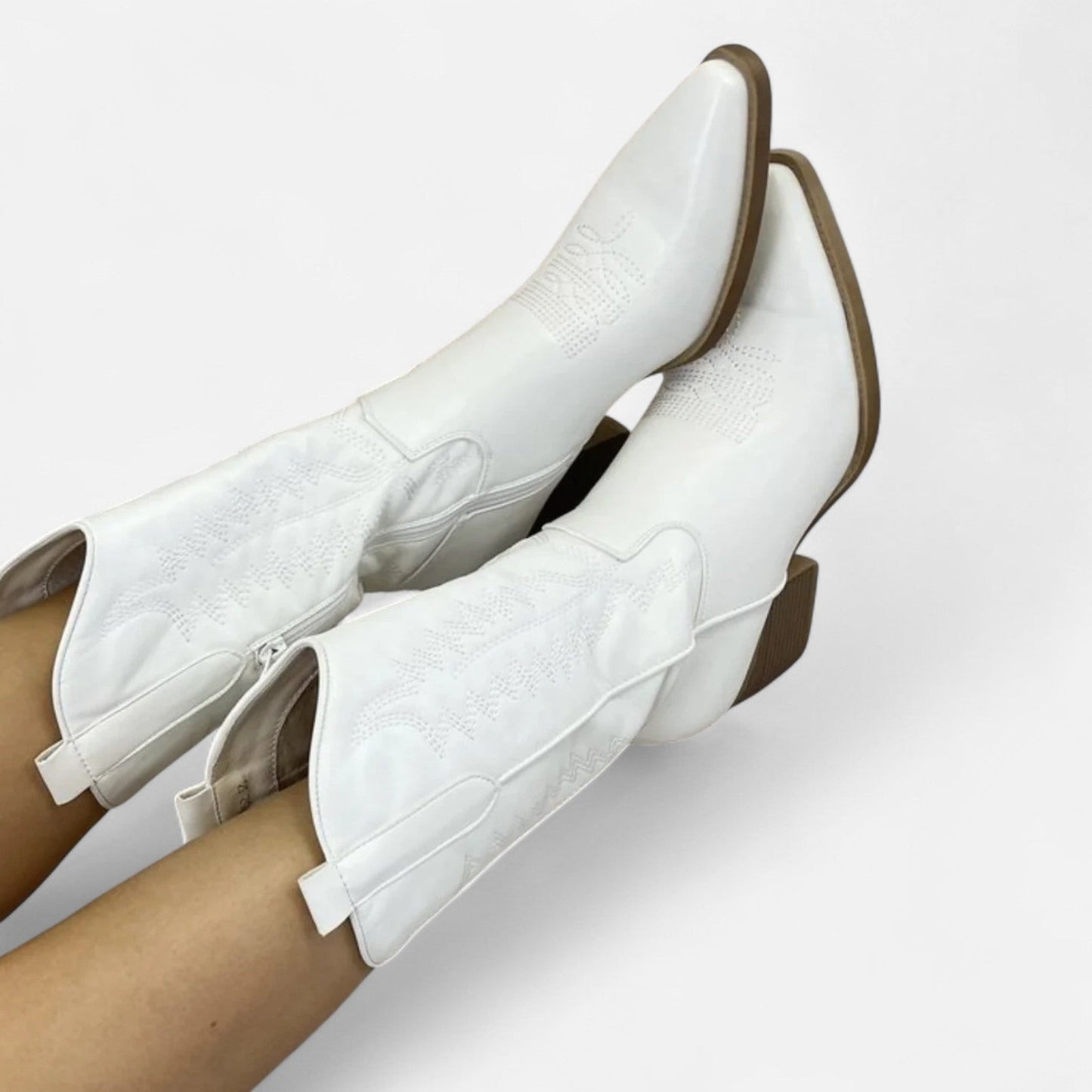 Damen Western Stiefel mit Blockabsatz im klassischen Cowgirl-Stil