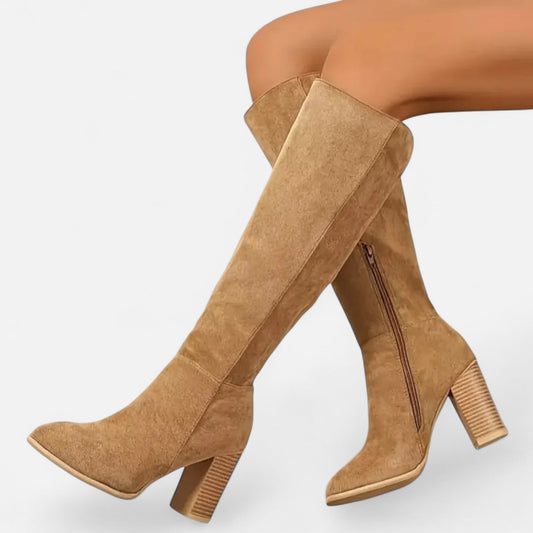 Calyra | Overknee Boots mit Absatz im cleanen Look
