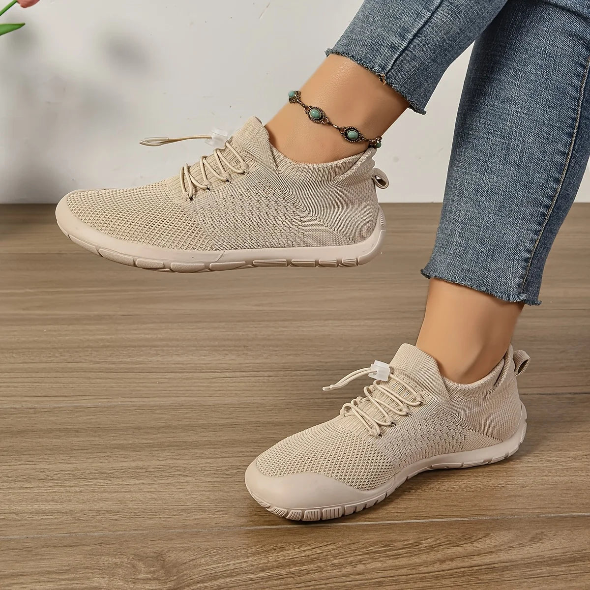 Atmungsaktive Damen Sneaker mit breiter Passform bieten optimalen Komfort und Stil. Ideal für den Alltag und sportliche Aktivitäten, sorgen sie 4