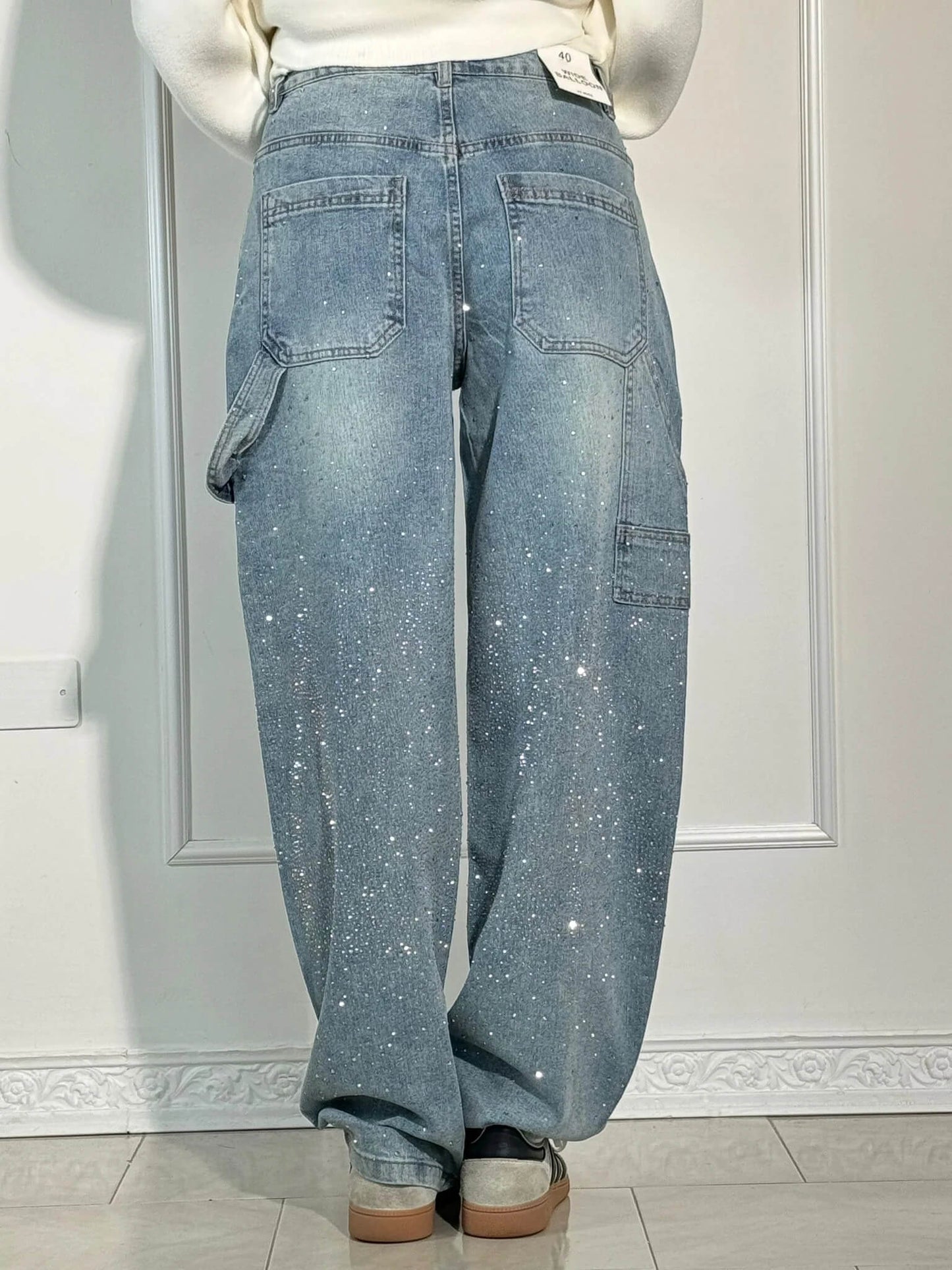 Mara | Trendige Jeans mit Strassdetails im Wide Fit für Damen