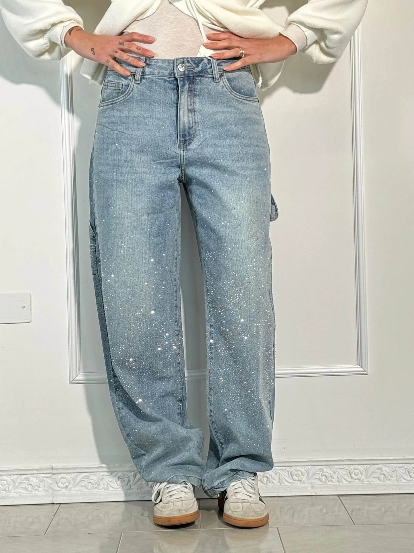 Mara | Trendige Jeans mit Strassdetails im Wide Fit für Damen