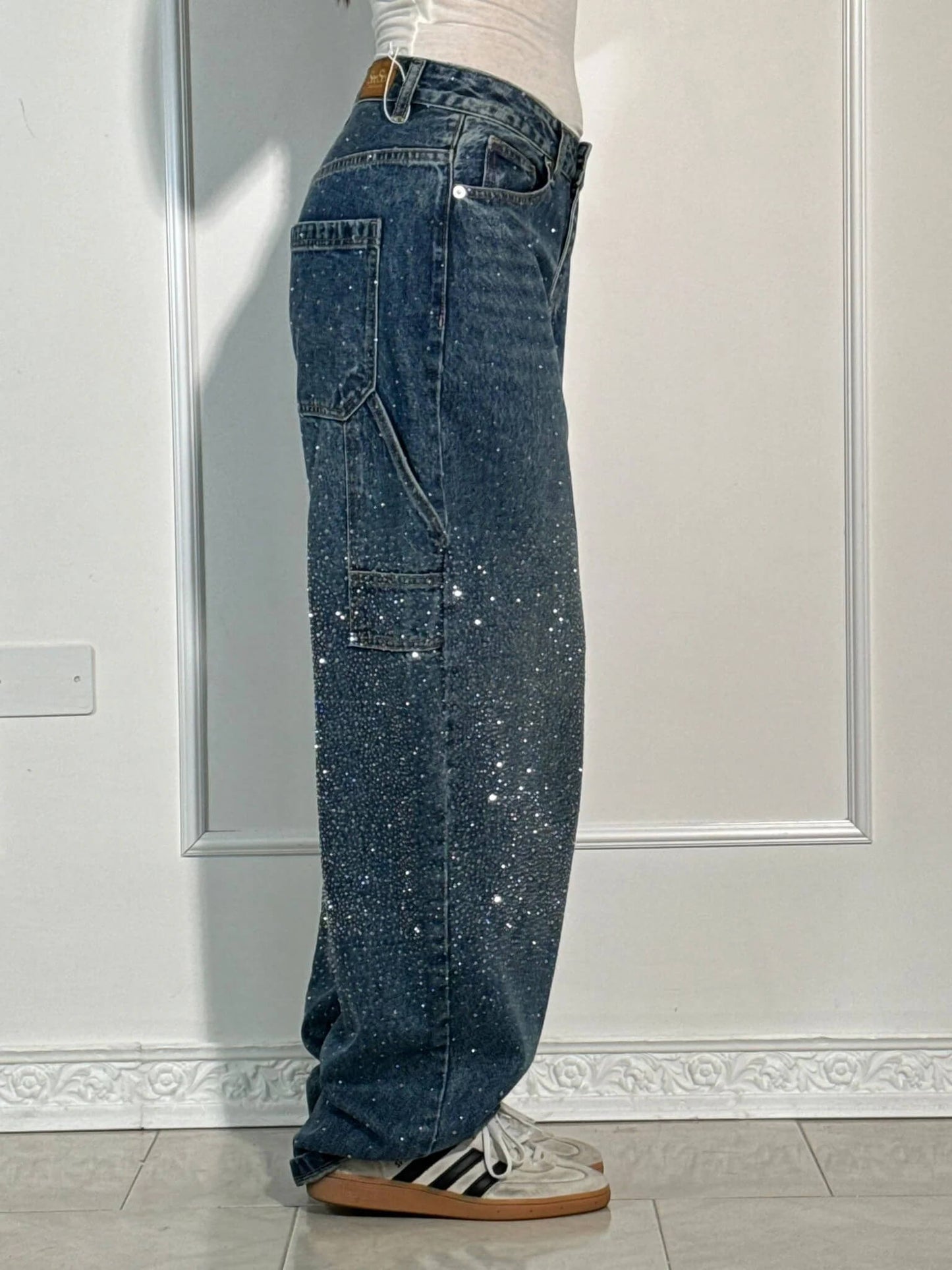Mara | Trendige Jeans mit Strassdetails im Wide Fit für Damen