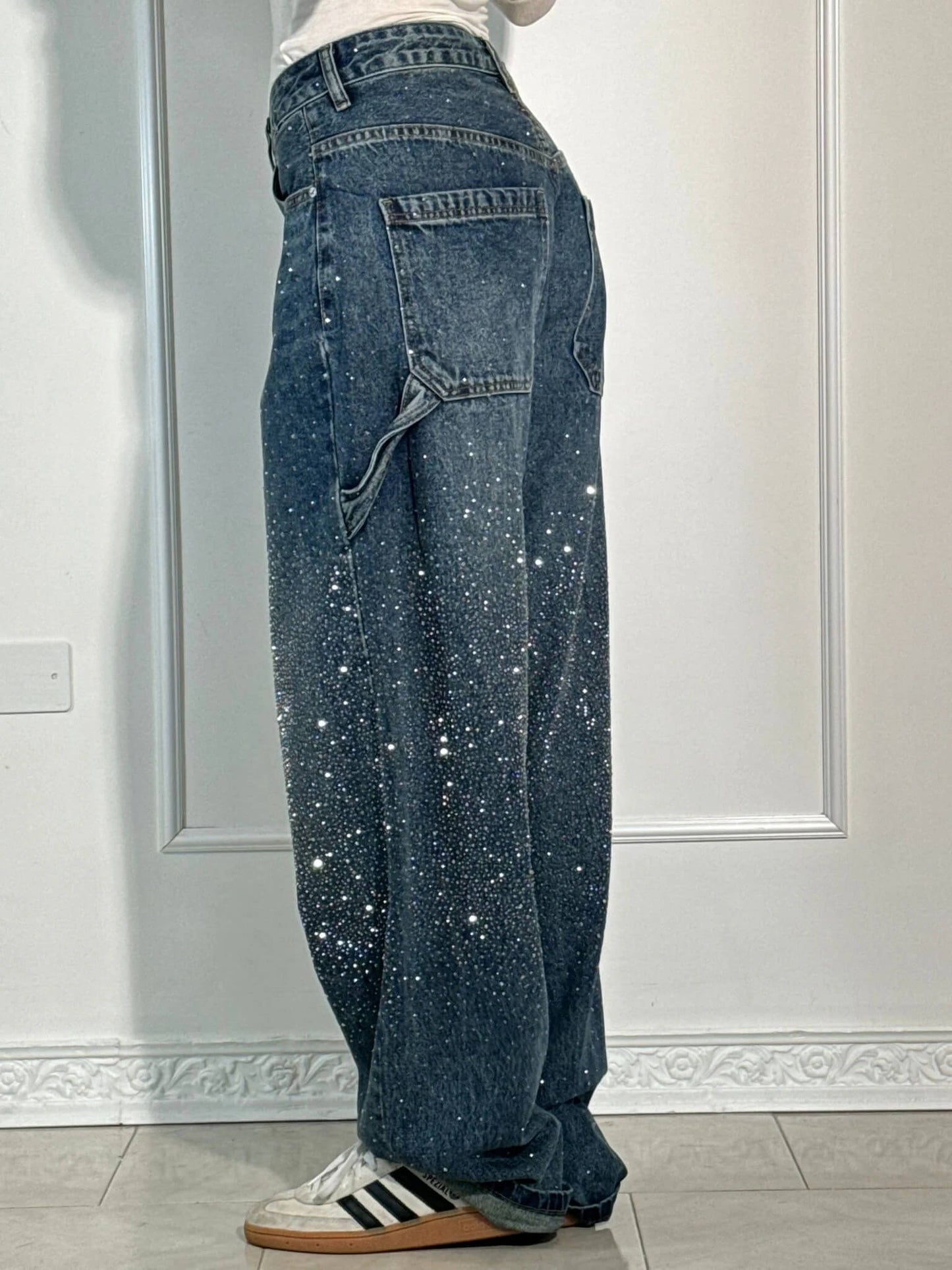Mara | Trendige Jeans mit Strassdetails im Wide Fit für Damen