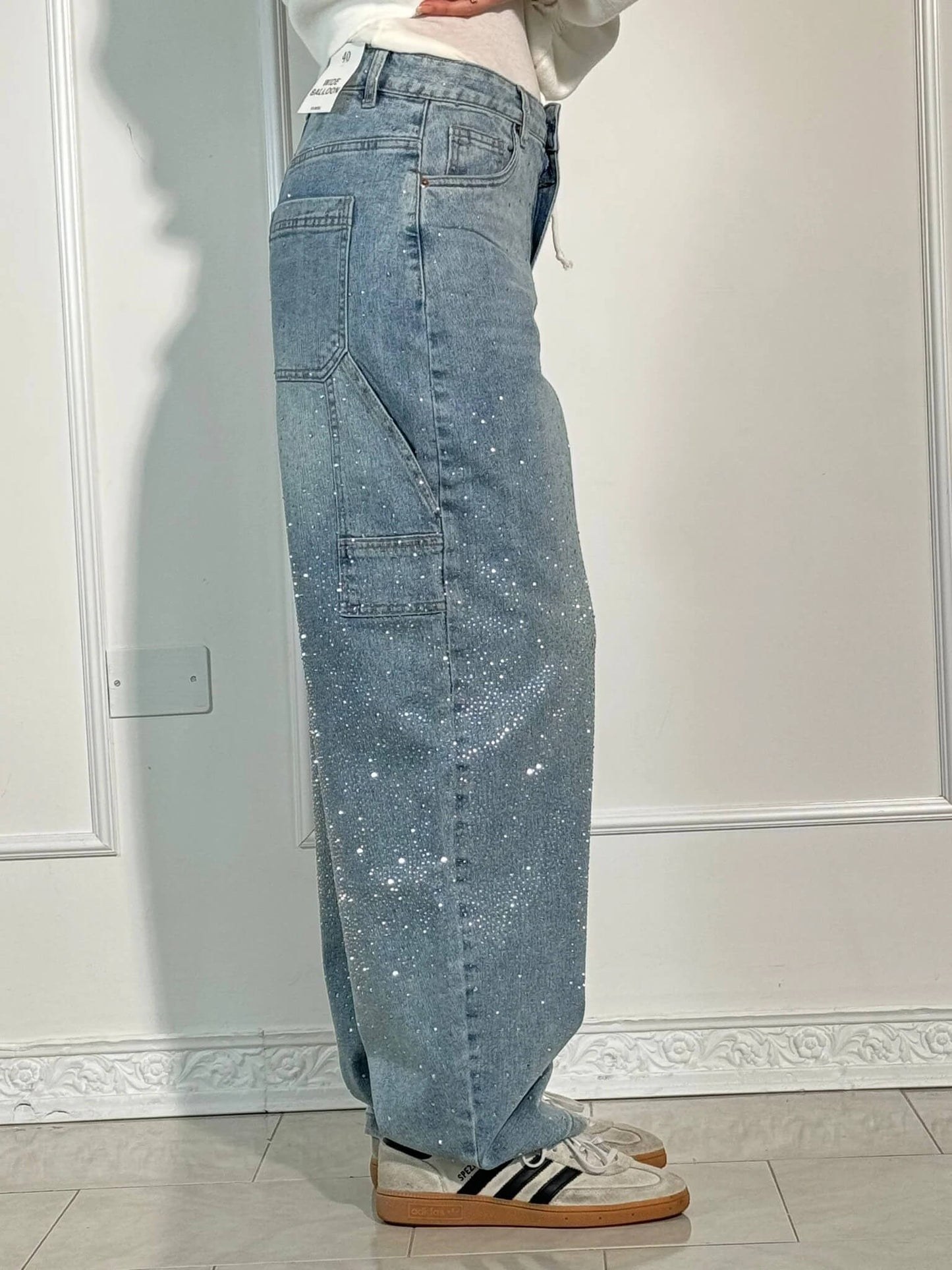 Mara | Trendige Jeans mit Strassdetails im Wide Fit für Damen