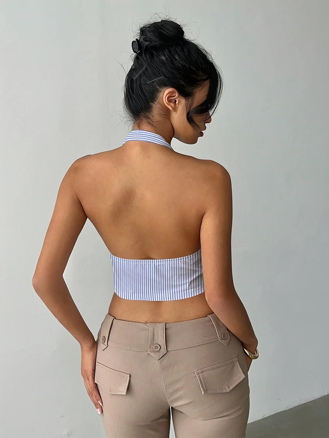 Nelia | Neckholder Top für selbstbewusste Auftritte