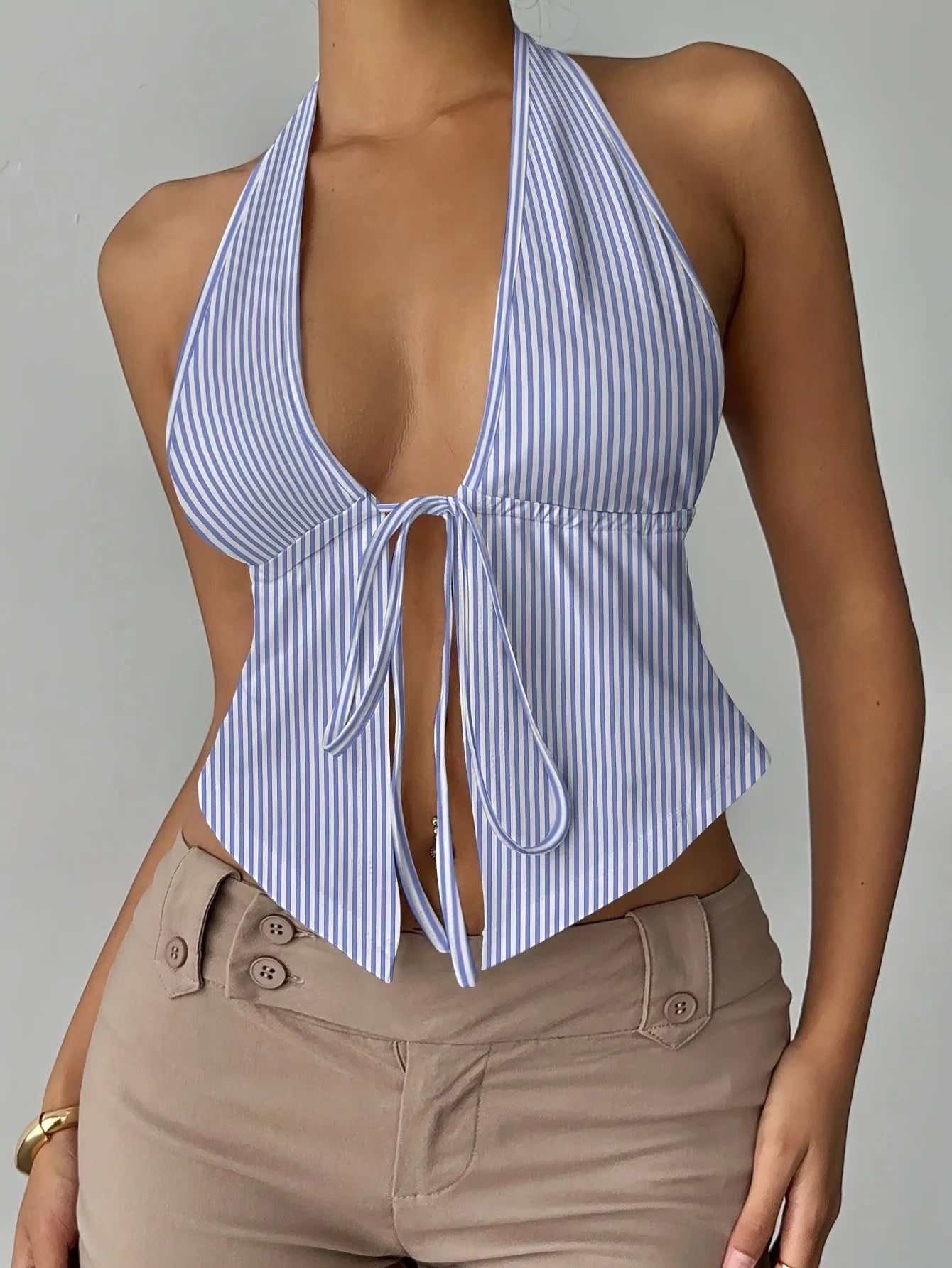 Nelia | Neckholder Top für selbstbewusste Auftritte