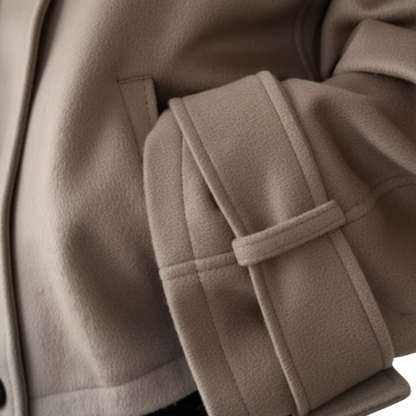 Velina | Elegante Kurzjacke mit modernem Minimal Design für Damen